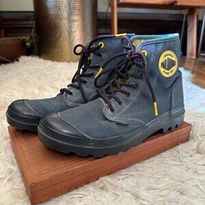 Palladium Pampa Smiley Canvas Shoes in Navy, Mens Size 8.5